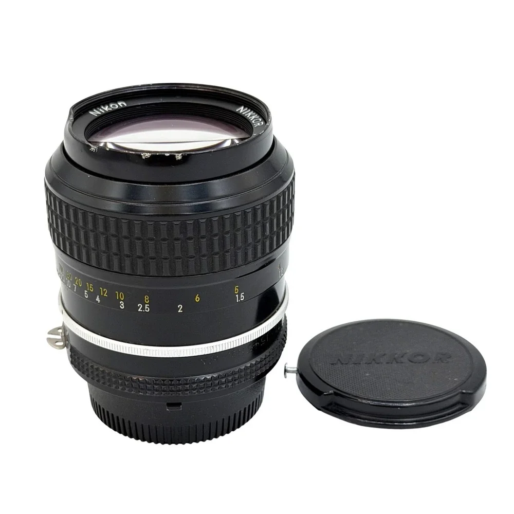 Nikon Nikkor 105mm f2.5 AI Manual Focus Portrait Lens F-Mount W/ Caps 812719